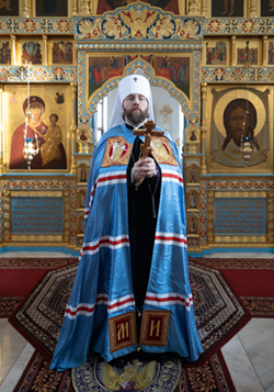 Митрополит Игнатий с крестом